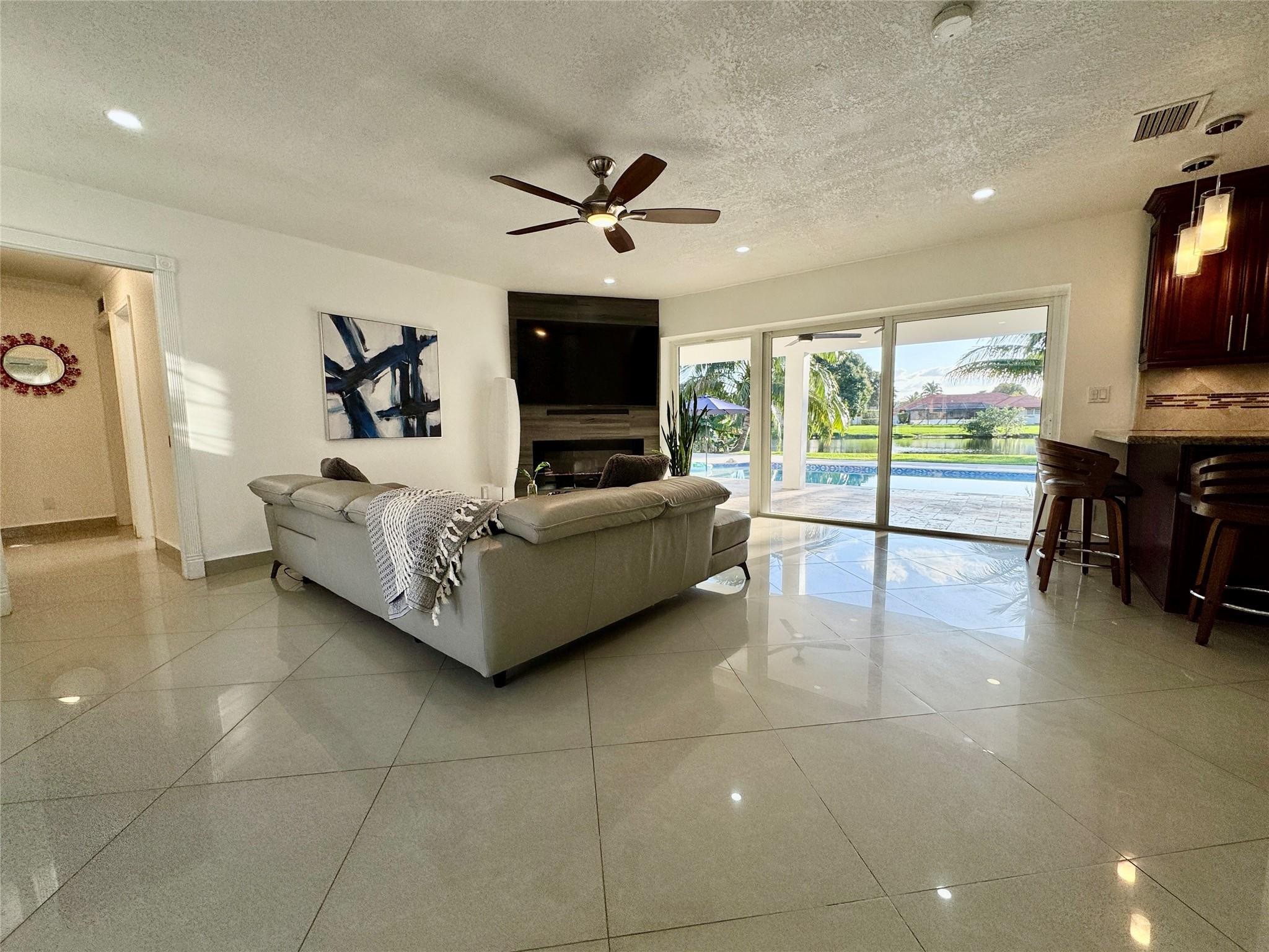 481 West Tropical Way Plantation, FL 33317 - Photo 4 of 43 Photo 4