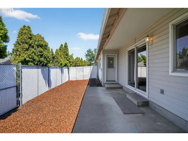 a view of a house with a backyard