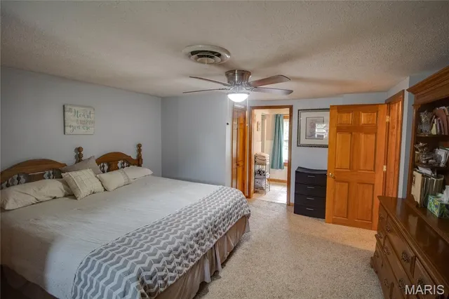 $230,000 | 23606 Bittersweet Place, Jerseyville, IL 62052