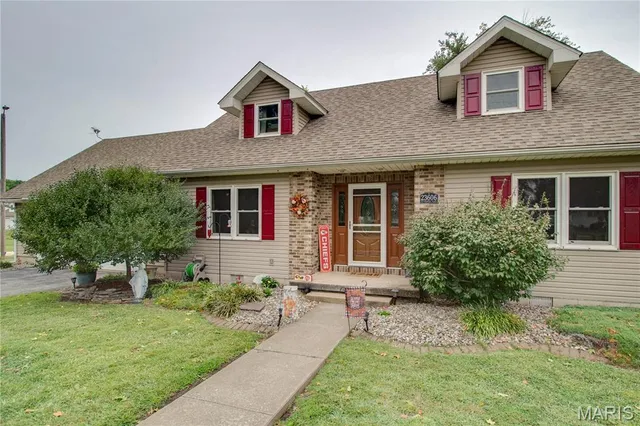 $230,000 | 23606 Bittersweet Place, Jerseyville, IL 62052