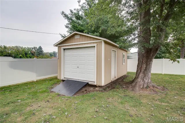 $230,000 | 23606 Bittersweet Place, Jerseyville, IL 62052