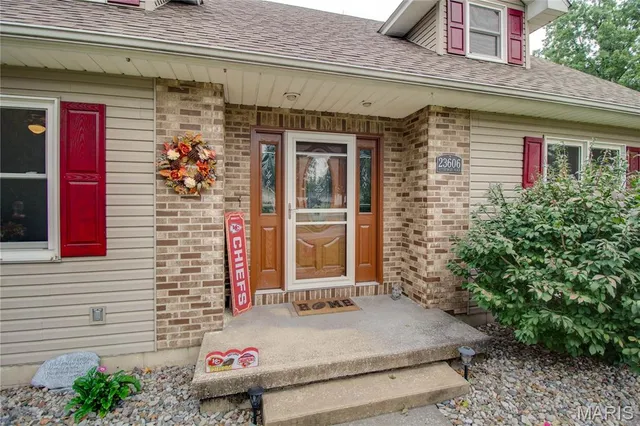 $230,000 | 23606 Bittersweet Place, Jerseyville, IL 62052