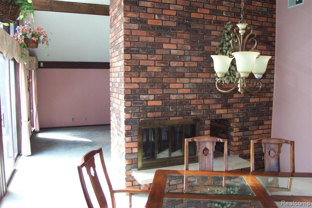 56492 Hayes Road Macomb, MI 48042 - Photo 9 of 18 Dining Room