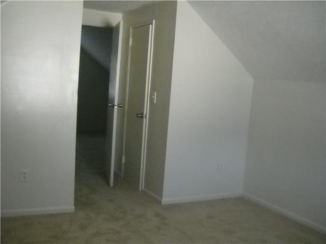 974 Exeter Road Whitehall, OH 43213 - Photo 4 of 7