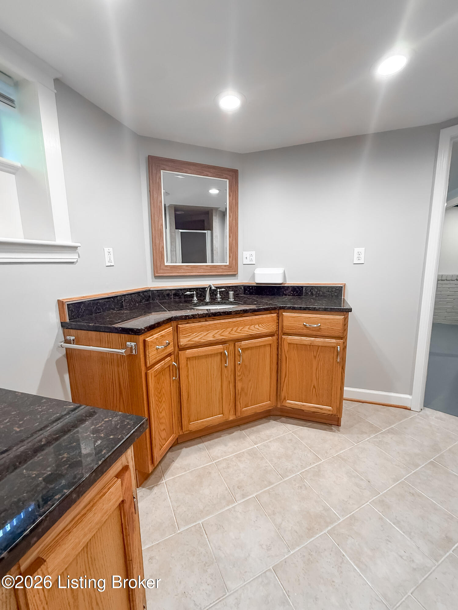 4311 Wingate Road Louisville, KY 40207 - Photo 35 of 57 4311 wingate indoor-19