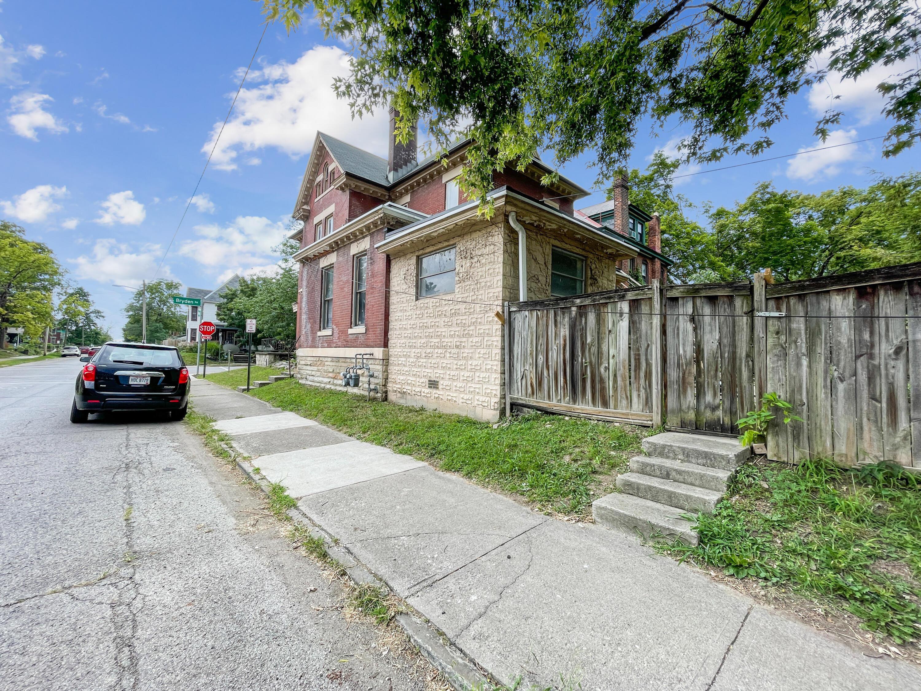 1462 Bryden Road Columbus, OH 43205 - Photo 41 of 53 188BEC76-924E-4E59-974A-EFA917107034
