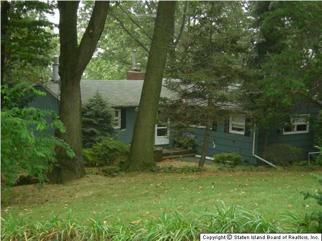 16 Signal Hill Road Staten Island, NY 10301 - Photo 1 of 9 Primary Photo