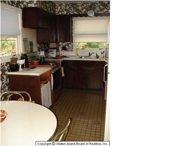 16 Signal Hill Road Staten Island, NY 10301 - Photo 4 of 9 Additional Photo