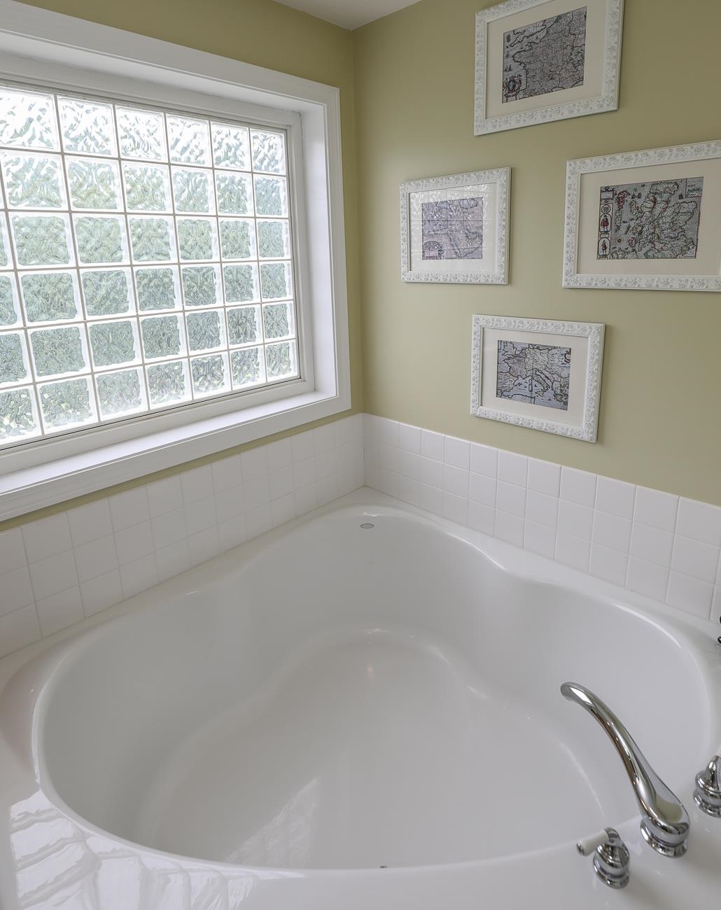 24 Winding Road Bedford, NH 03110 - Photo 22 of 40