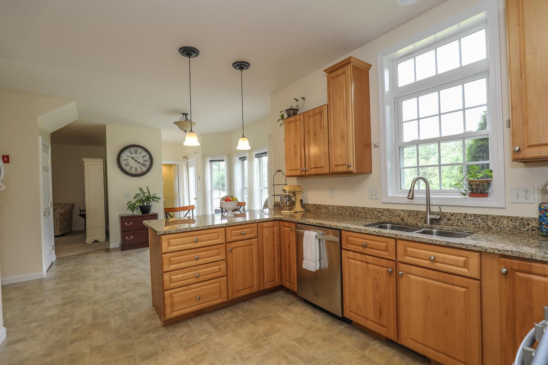 24 Winding Road Bedford, NH 03110 - Photo 5 of 40