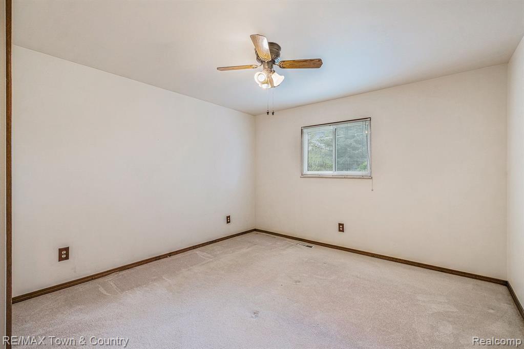 6045 Turner Road Flushing, MI 48433 - Photo 16 of 30