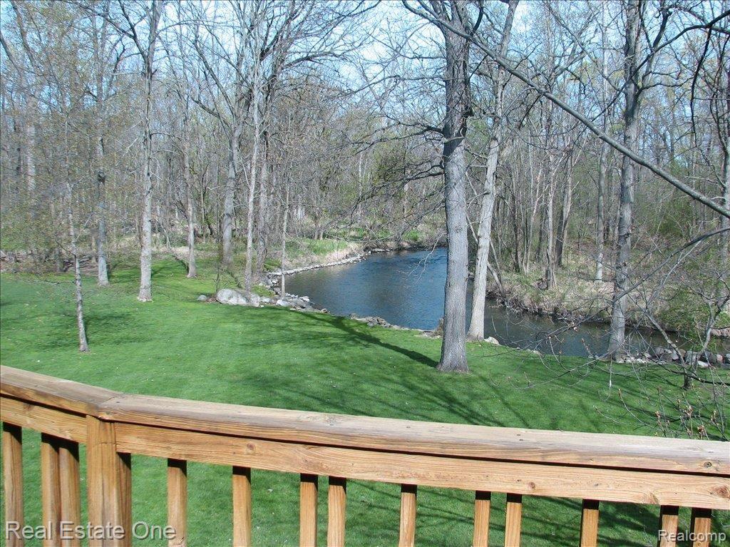 3180 Quail Ridge Circle Rochester, MI 48309 - Photo 3 of 13 3 Back View