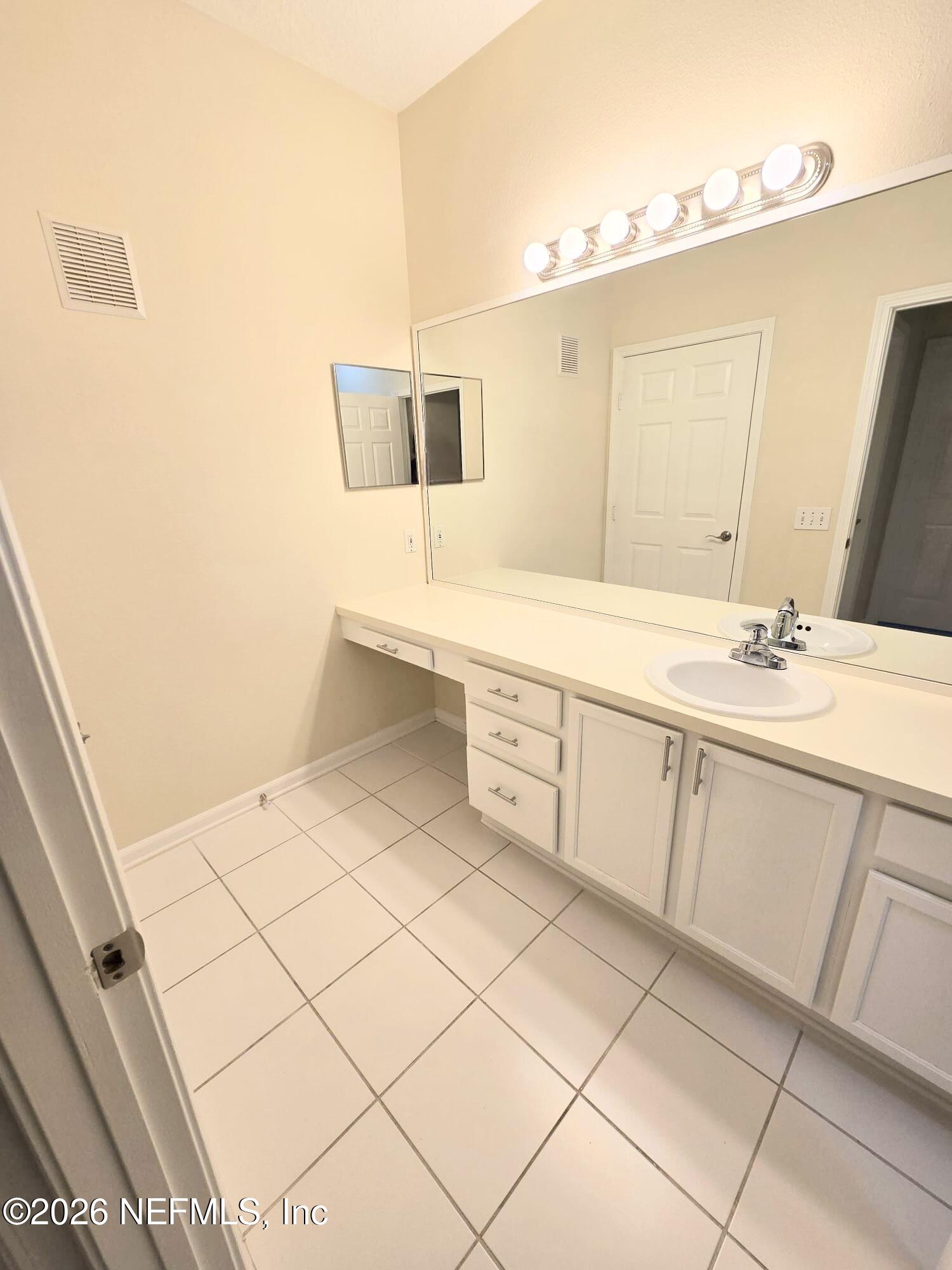 10550 Baymeadows Road, Unit 510 Jacksonville, FL 32256 - Photo 26 of 36 Outlook_GuestBathroo