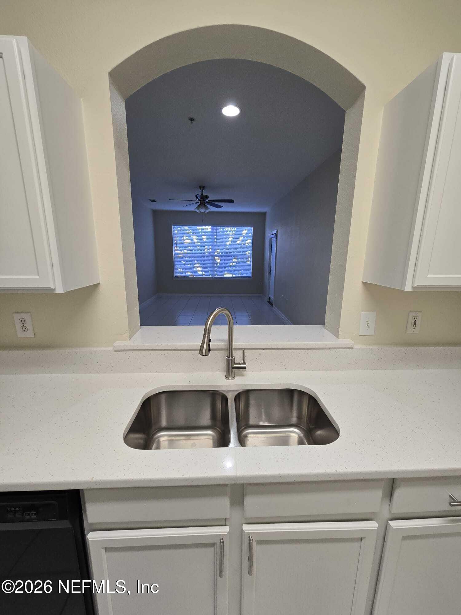 10550 Baymeadows Road, Unit 510 Jacksonville, FL 32256 - Photo 10 of 36 Outlook_Kitchen