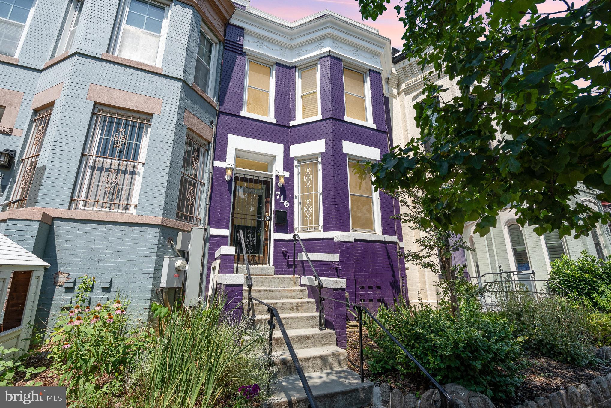 1909 Beautiful Victorian Rowhouse