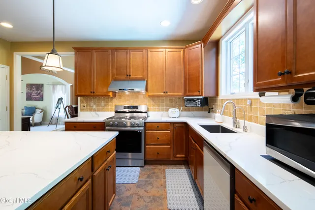 $4,500 | 20 Fairhill Road, Clifton Park, NY 12065