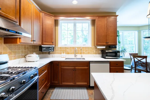 $4,500 | 20 Fairhill Road, Clifton Park, NY 12065