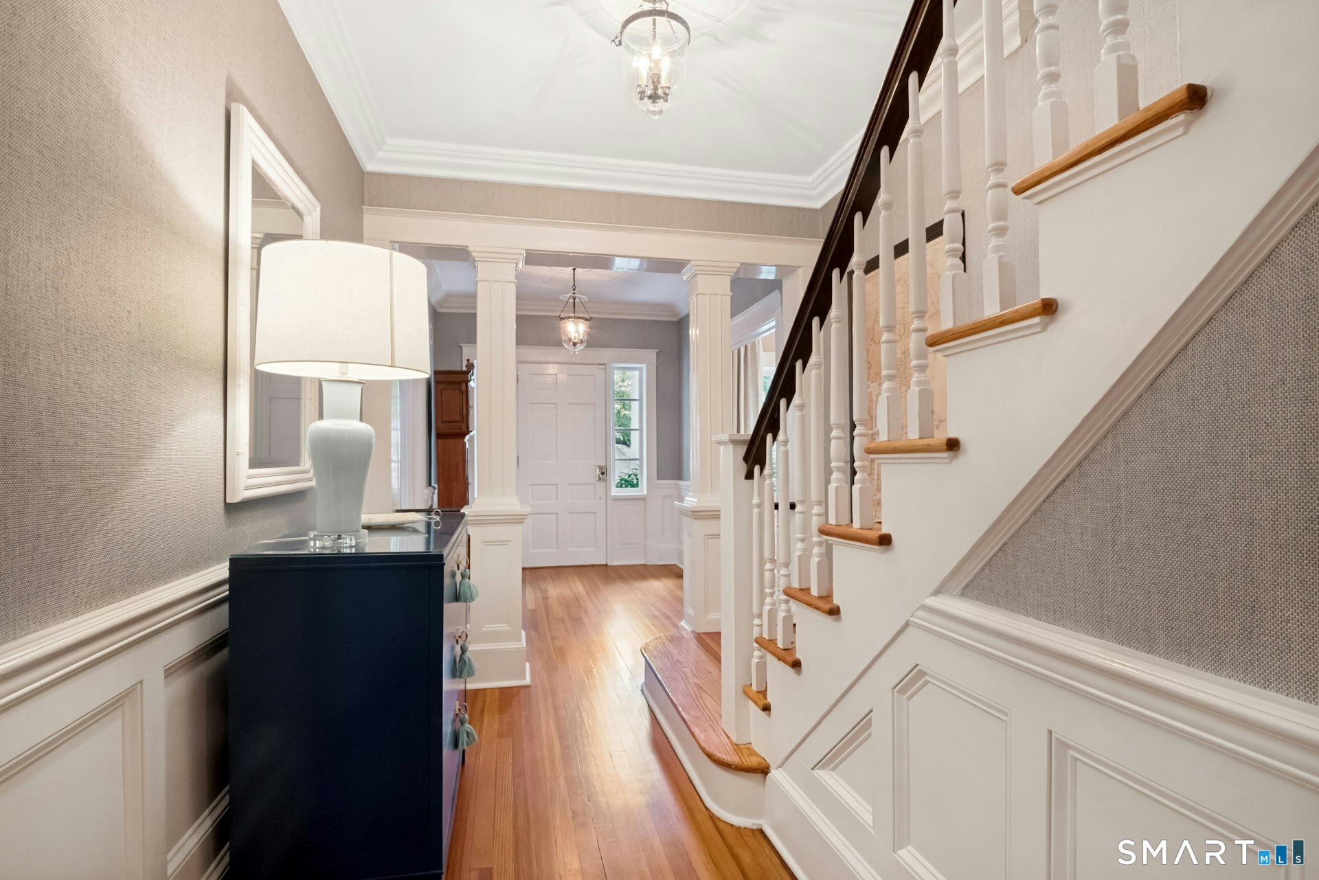52 Chesterfield Road Stamford, CT 06902 - Photo 3 of 40 Front hall