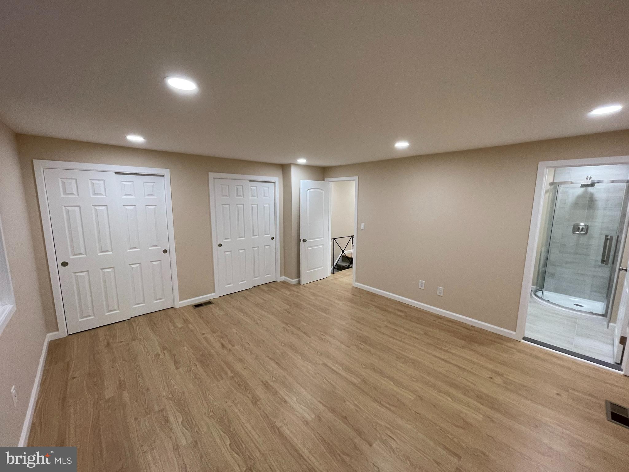 10924 Modena Place Philadelphia, PA 19154 - Photo 4 of 6 an empty room with wooden floor and mirror