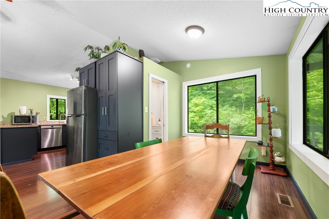 391 Apple Valley Road Zionville, NC 28698 - Photo 11 of 49 Gallery Image 11