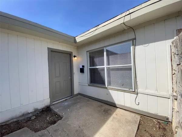 $1,195 | 6808 Trail Lake Drive, Fort Worth, TX 76133