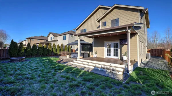 a view of a house with backyard and sitting area