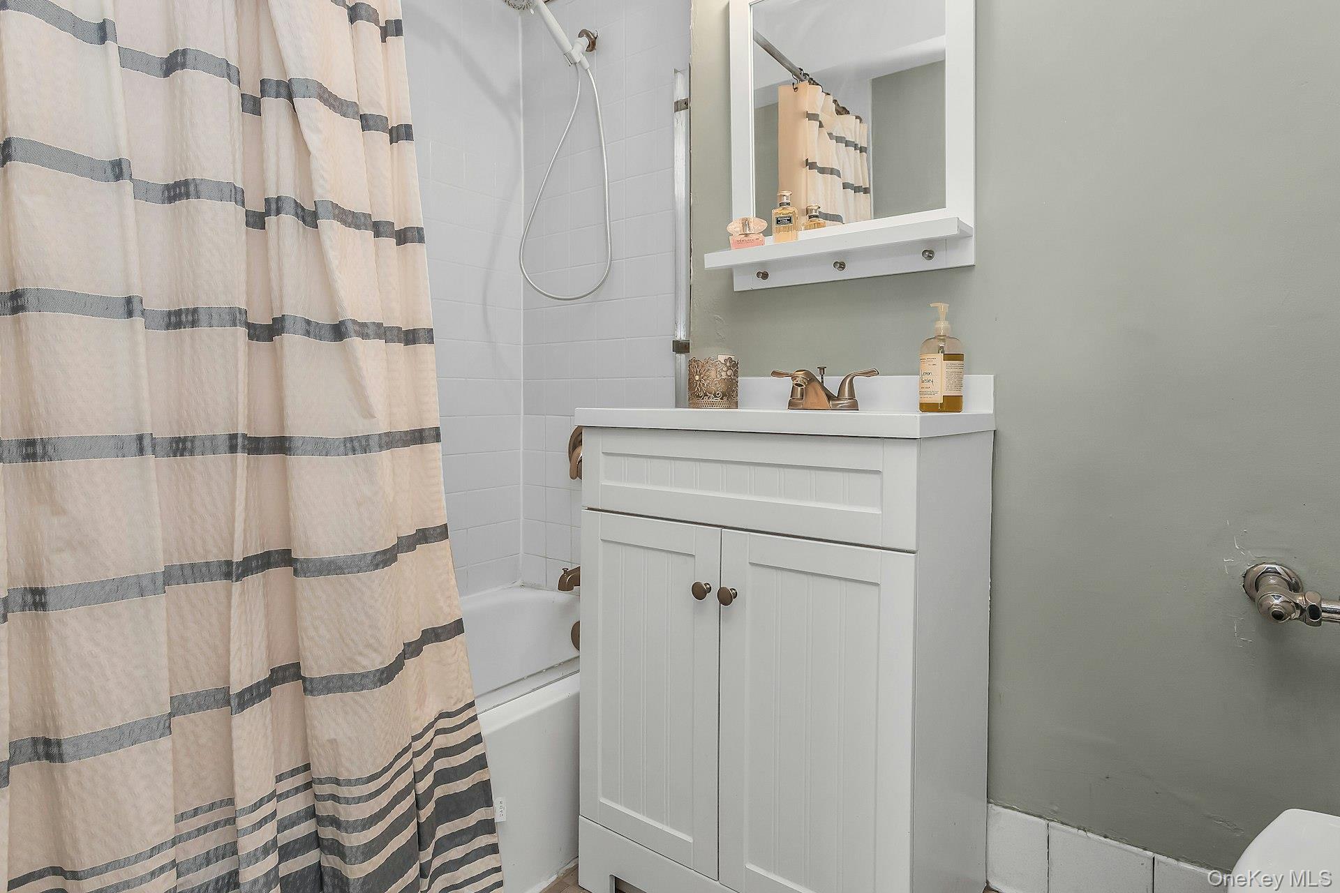 840 Shore Road, Unit 3E Long Beach, NY 11561 - Photo 13 of 23 Gallery Image 13