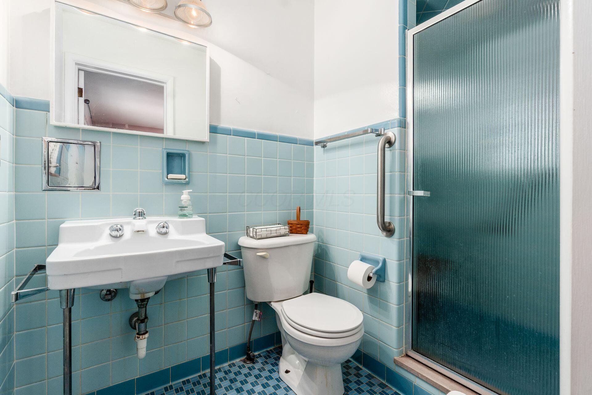 3959 Woodbridge Road Columbus, OH 43220 - Photo 27 of 45 First Bathroom