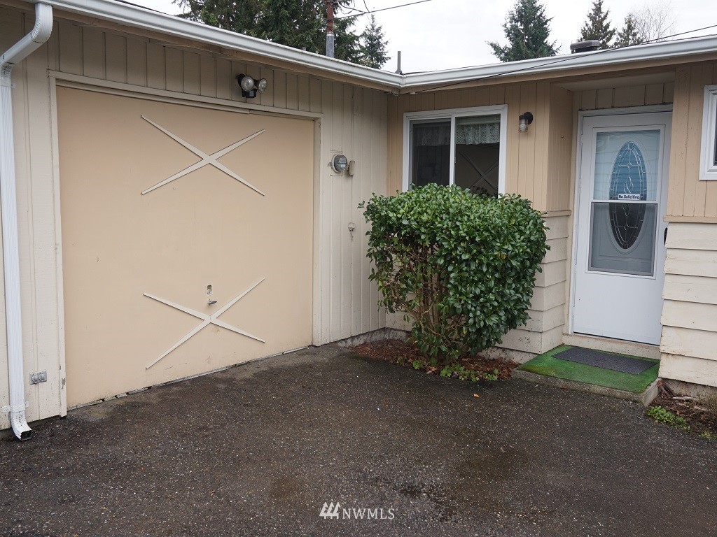 4013 Northeast 7th Street Renton, WA 98056 - Photo 2 of 10