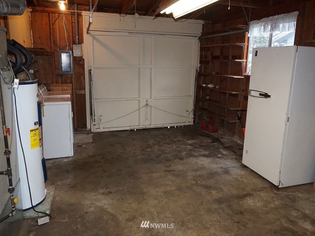 4013 Northeast 7th Street Renton, WA 98056 - Photo 3 of 10