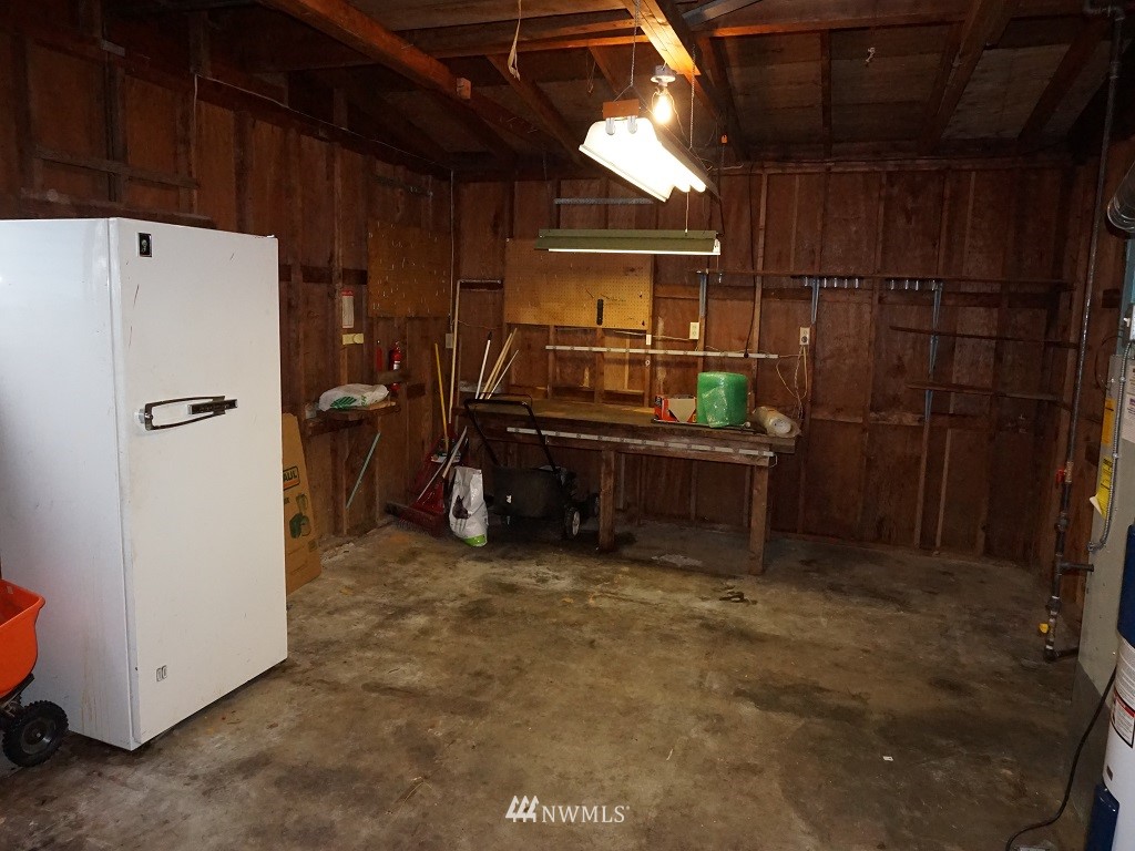 4013 Northeast 7th Street Renton, WA 98056 - Photo 4 of 10