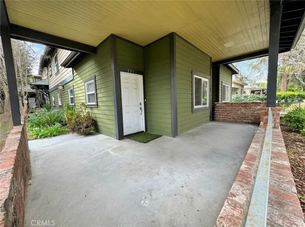 a view of a house with porch
