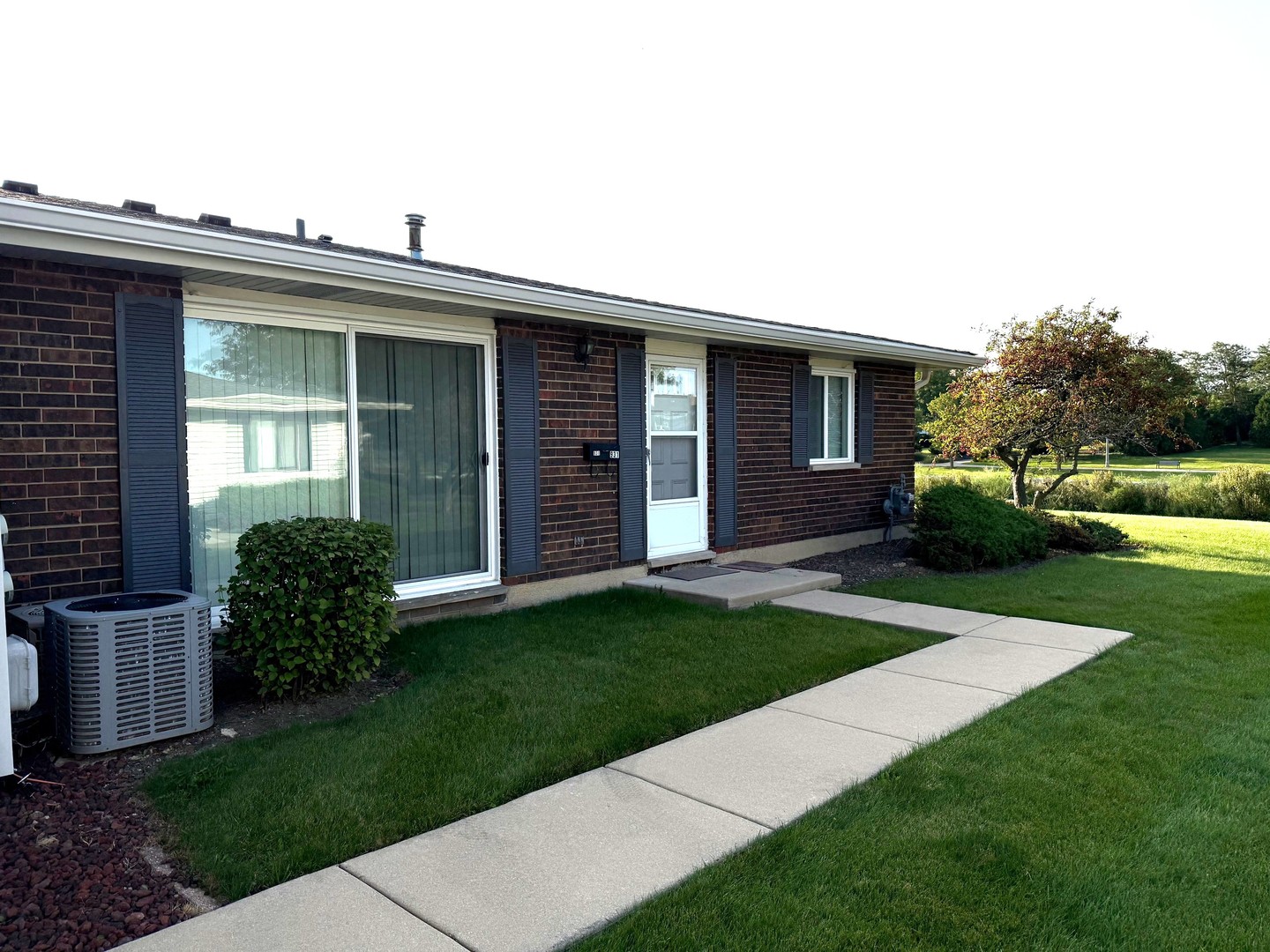 931 Shattuck Lane, Unit 931 Schaumburg, IL 60193 - Photo 2 of 15 front view of a house with a yard