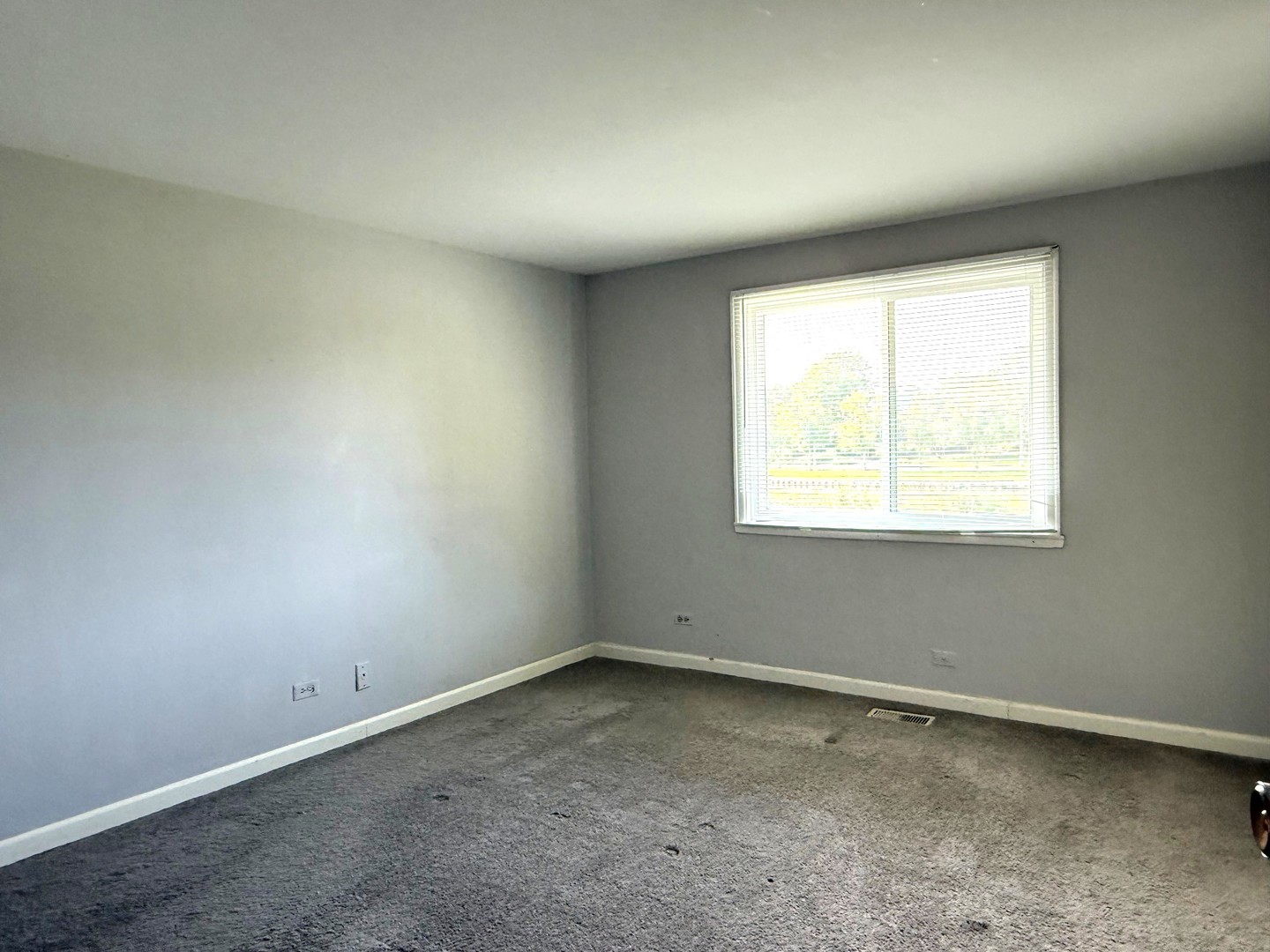 931 Shattuck Lane, Unit 931 Schaumburg, IL 60193 - Photo 7 of 15 an empty room with a window