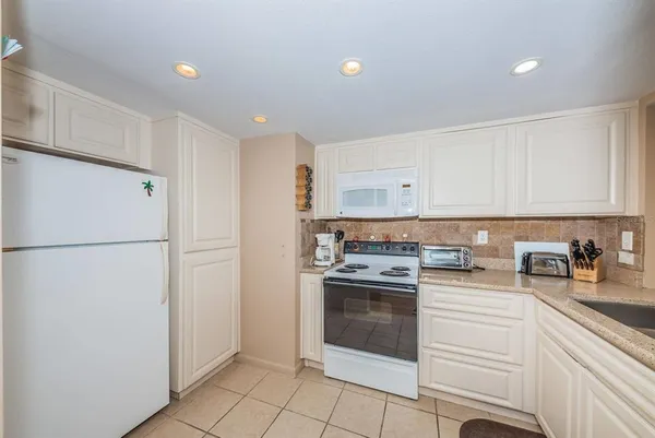 $3,810 | 6218 Palma Del Mar Boulevard South, Unit 401, St. Petersburg, FL 33715