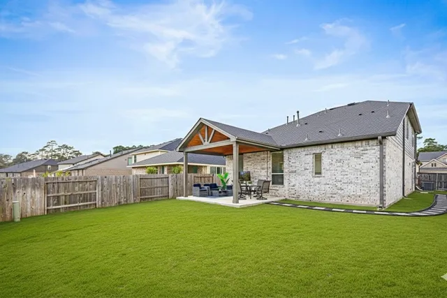 $405,000 | 35425 Woodtrace Circle, Pinehurst, TX 77362