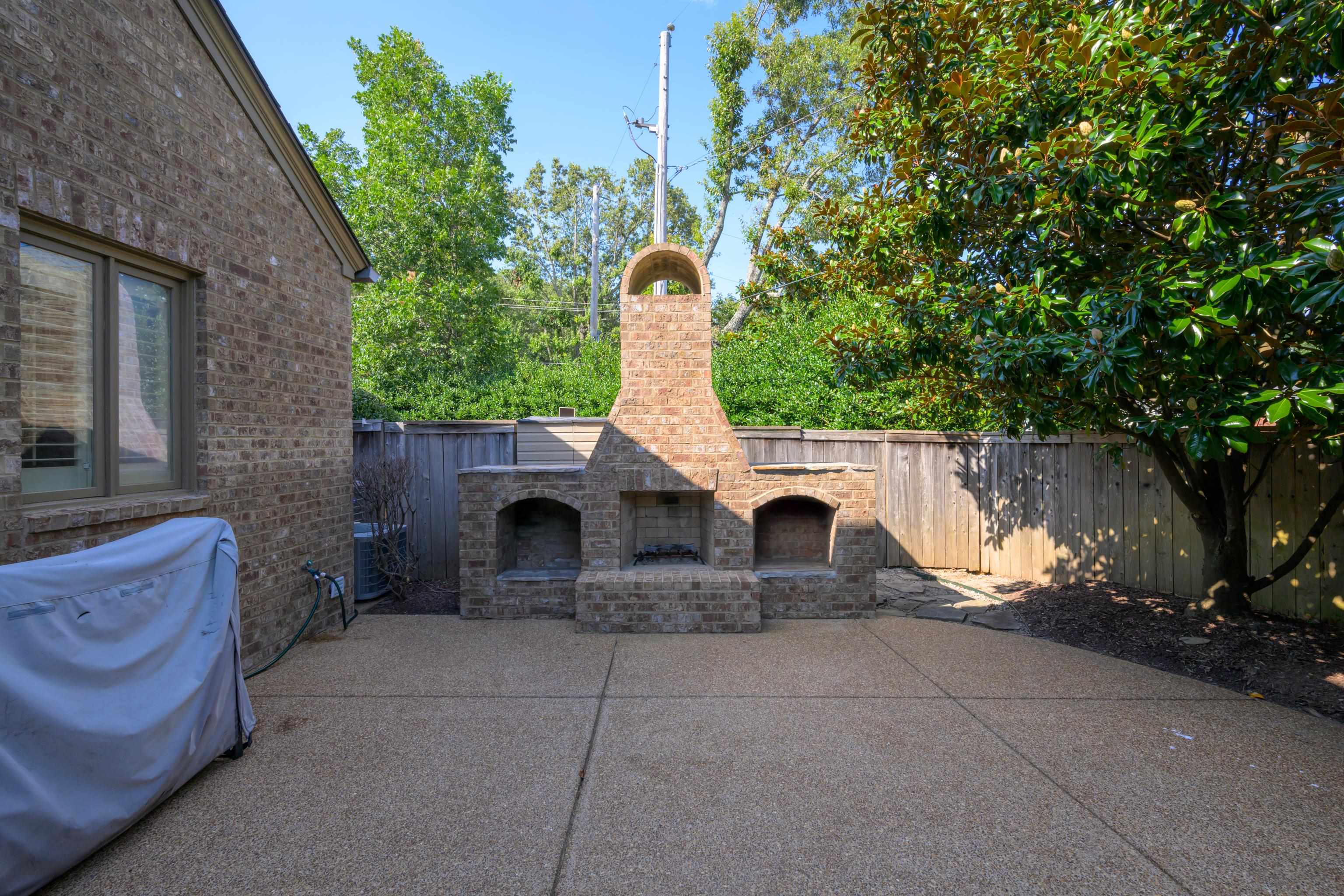 2840 Rue Jordan Cove Germantown, TN 38138 - Photo 40 of 40 a view of a bird bath