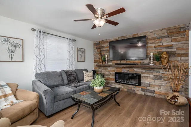 $213,000 | 164 8th Avenue Southwest, Conover, NC 28613