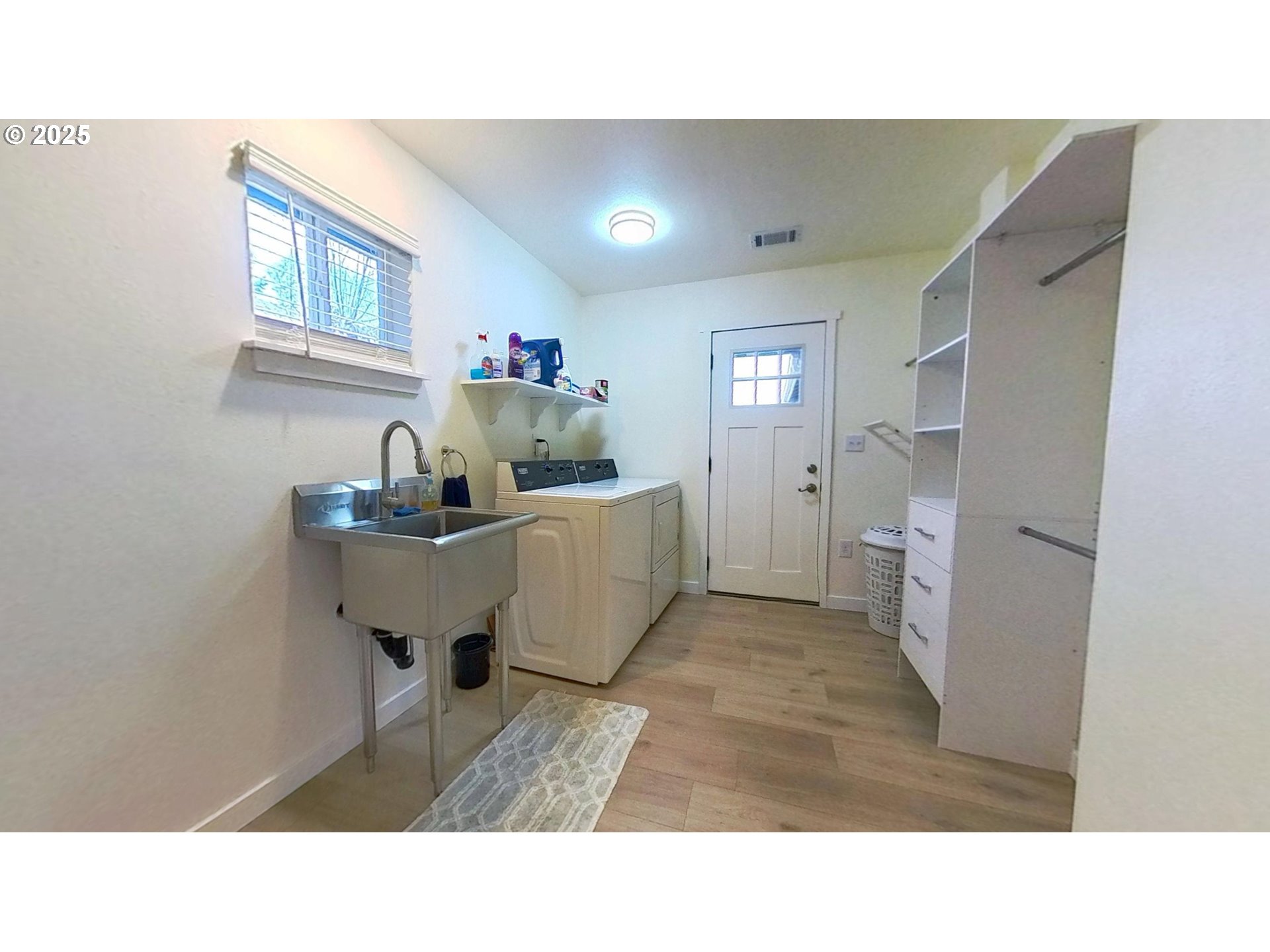 575 Cedar Street Sutherlin, OR 97479 - Photo 15 of 47 a living room with furniture and a baby crib