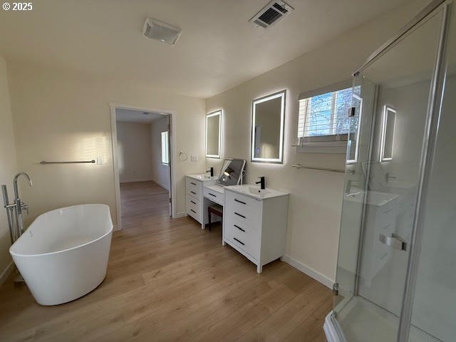 575 Cedar Street Sutherlin, OR 97479 - Photo 25 of 47 a spacious bathroom with a double vanity sink a mirror and a bathtub