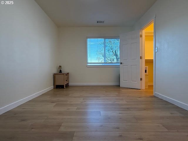 575 Cedar Street Sutherlin, OR 97479 - Photo 28 of 47 an empty room with windows and entrance