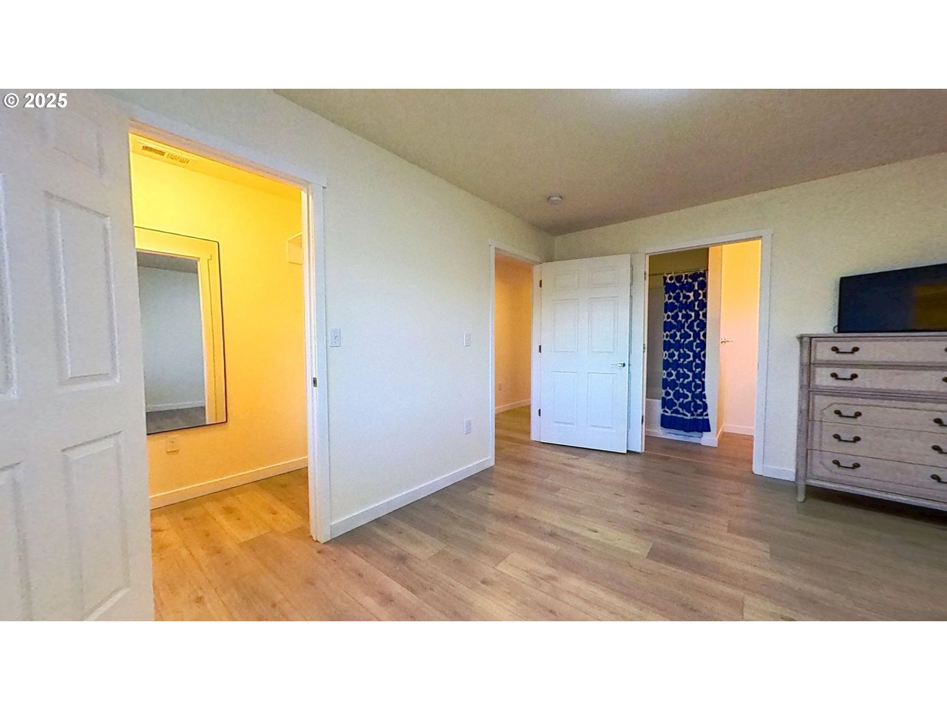 575 Cedar Street Sutherlin, OR 97479 - Photo 29 of 47 a bathroom with a sink and a mirror