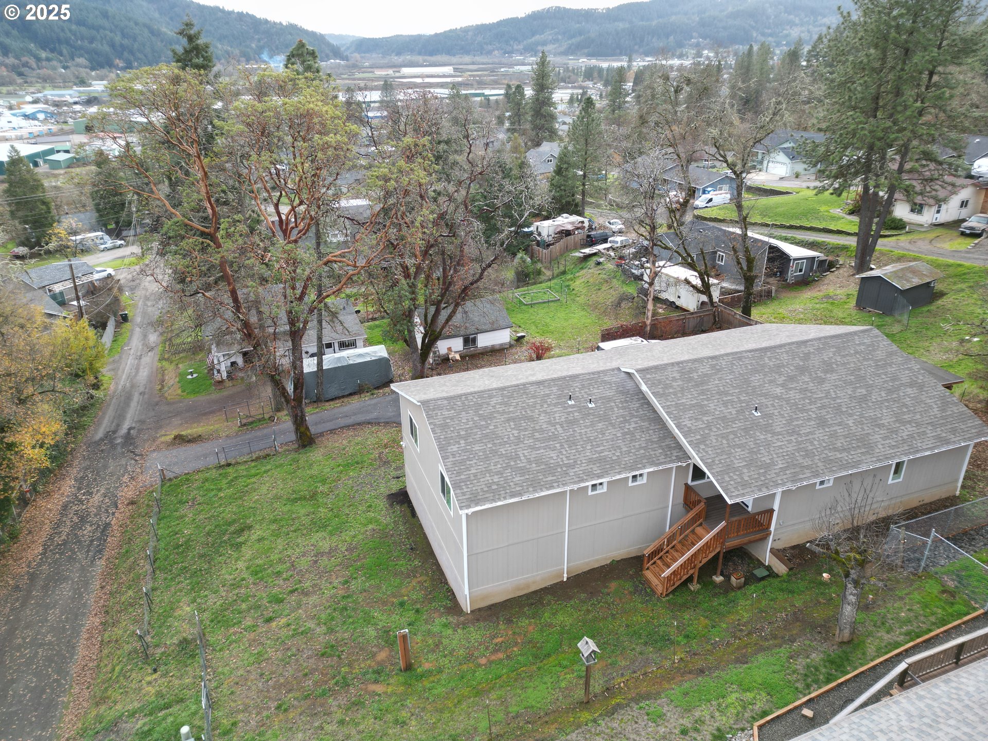 575 Cedar Street Sutherlin, OR 97479 - Photo 35 of 47 an aerial view of a house having yard
