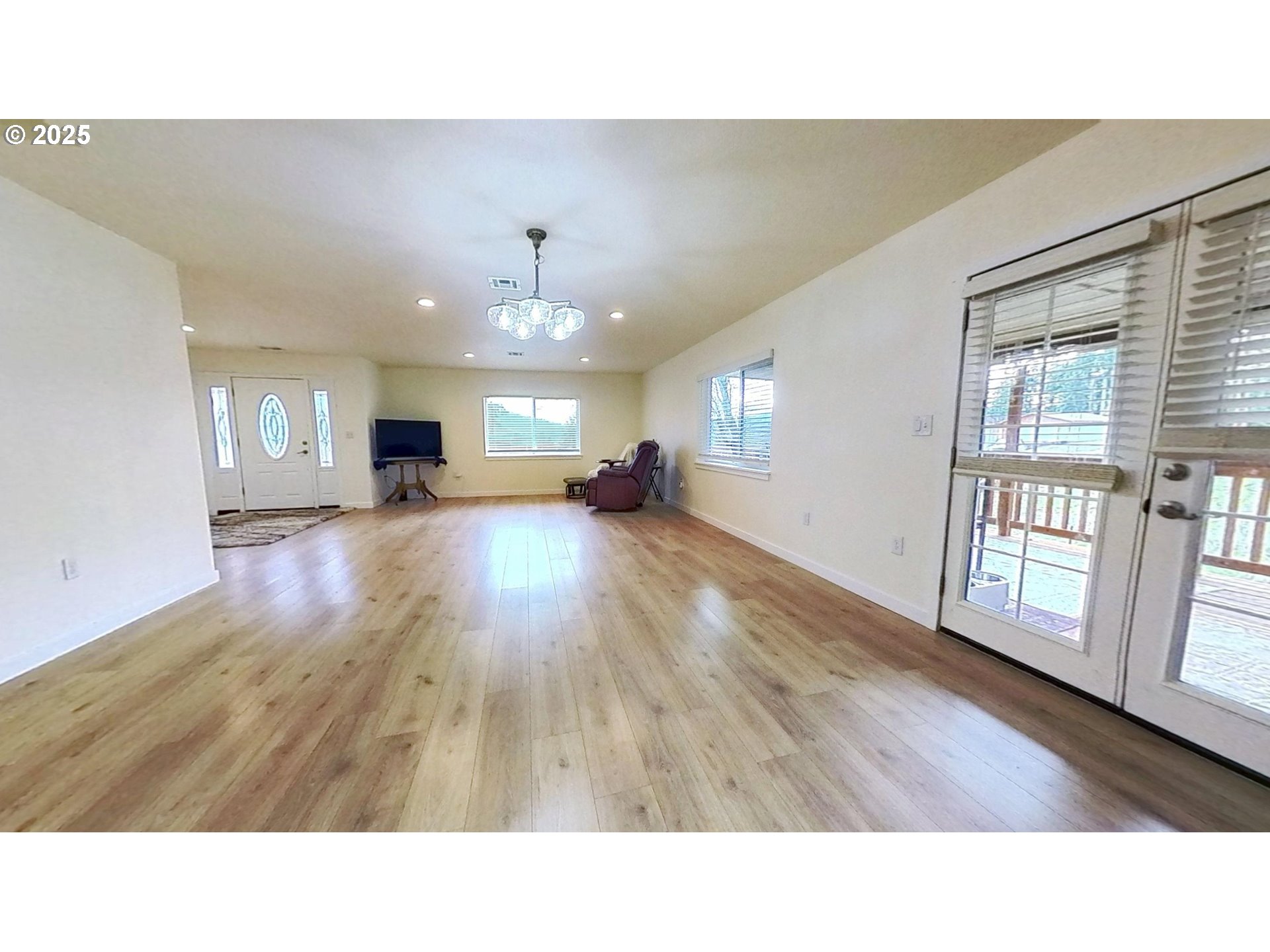 575 Cedar Street Sutherlin, OR 97479 - Photo 7 of 47 a open hall with wooden floor and windows