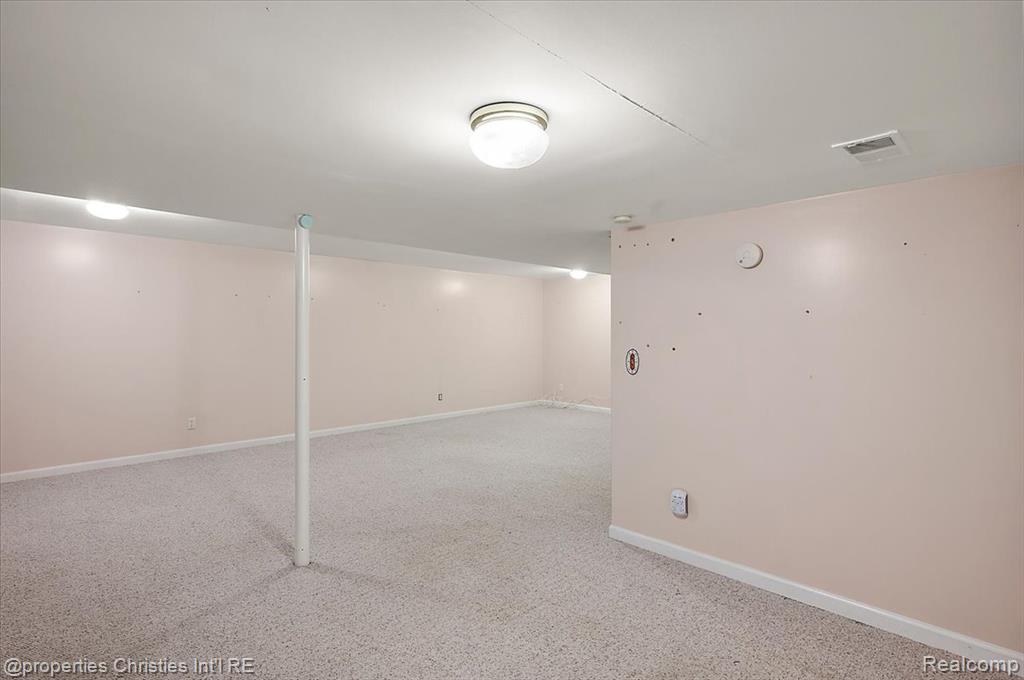 955 Rikki Ann Wixom, MI 48393 - Photo 52 of 54 Gallery Image 52