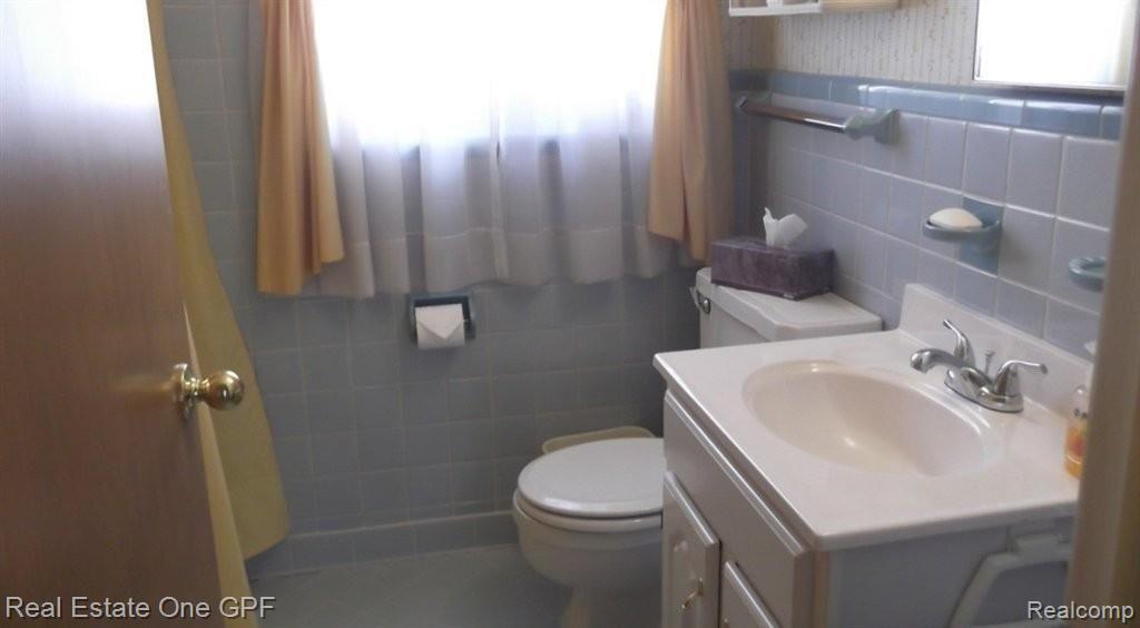 230 Ridgemont Road Grosse Pointe, MI 48236 - Photo 9 of 14 1526(2)(resized).jpg