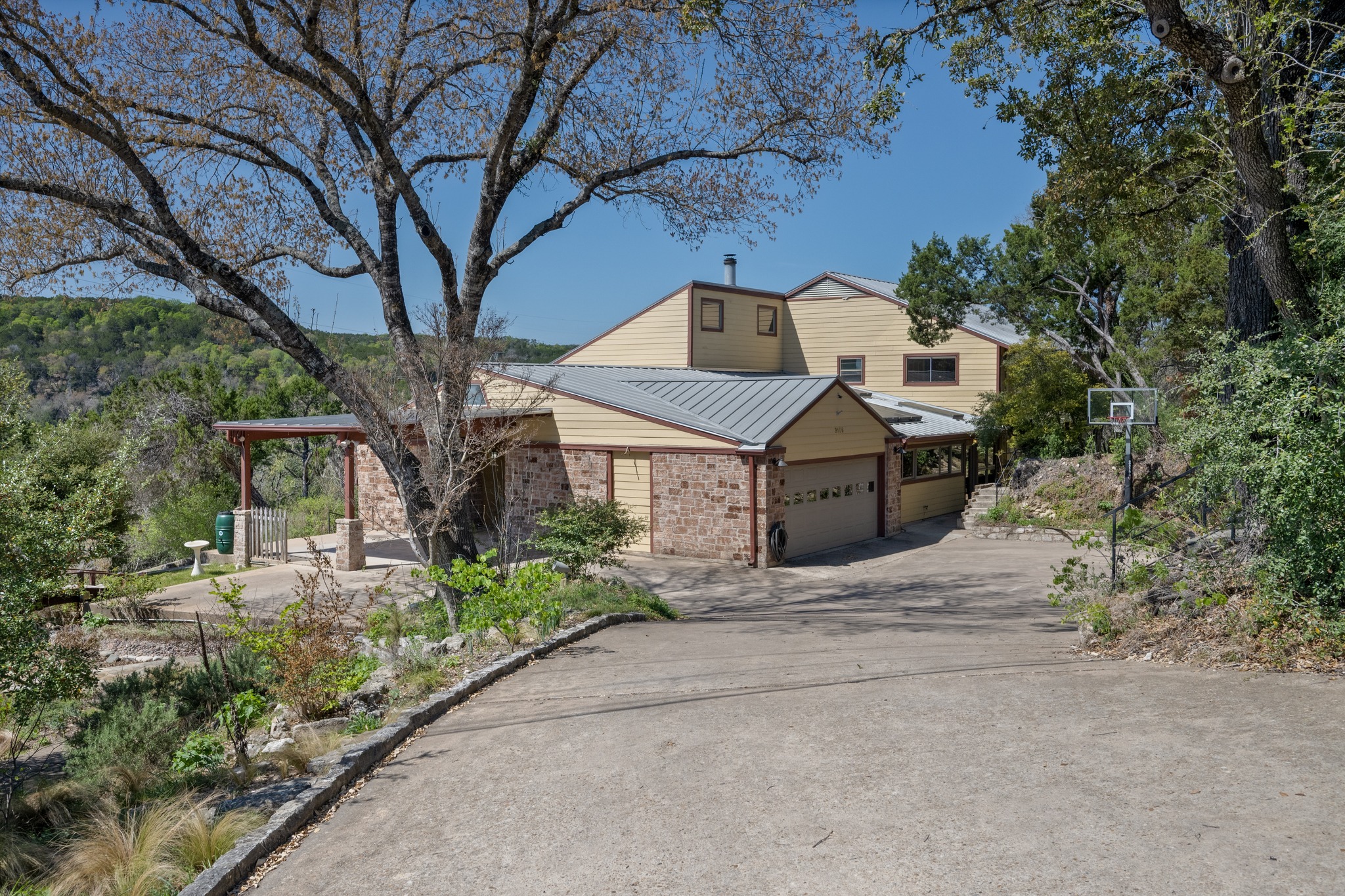 9106 Yucca Mountain Road Austin, TX 78759 - Photo 3 of 40