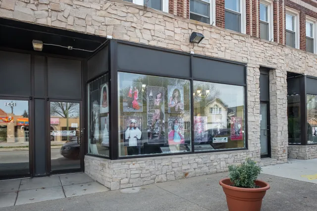 a picture of a outdoor space with a car parking area