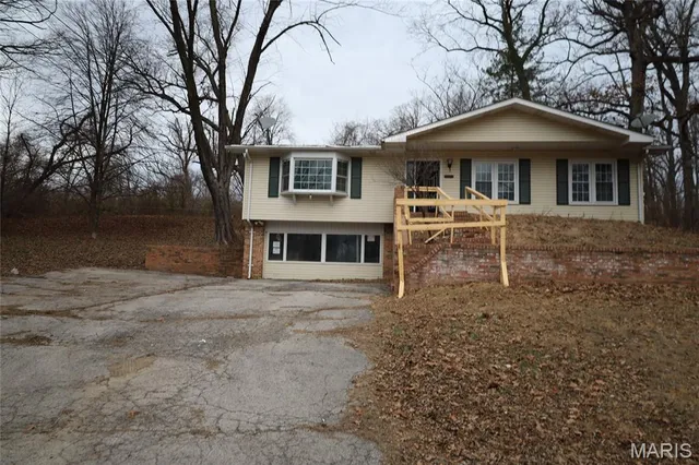 $18,000 | 18 Burch Drive, Dupo, IL 62239