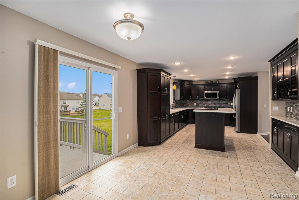3699 Stratton Lane Howell, MI 48843 - Photo 6 of 39 Gallery Image 6